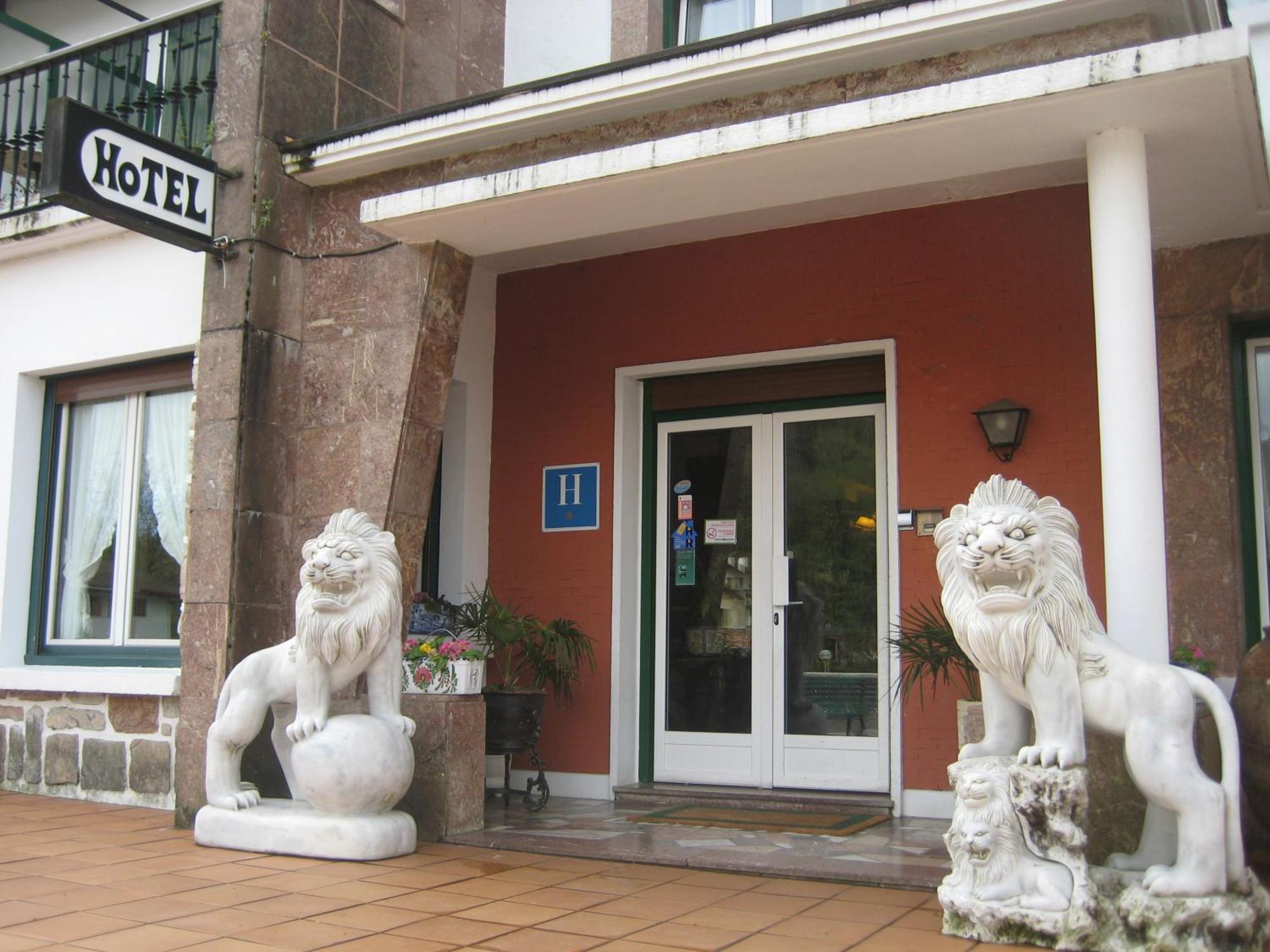 Gurutzeberri Hotel Oiartzun Exterior photo
